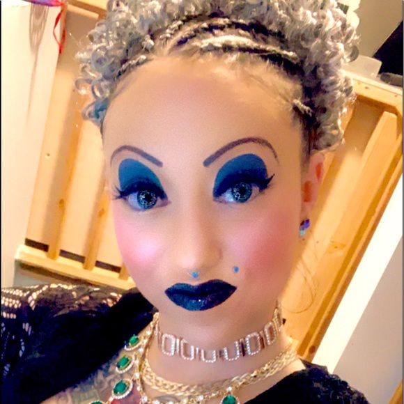 Meet your Posher, Kayla - Picture 1 of 1